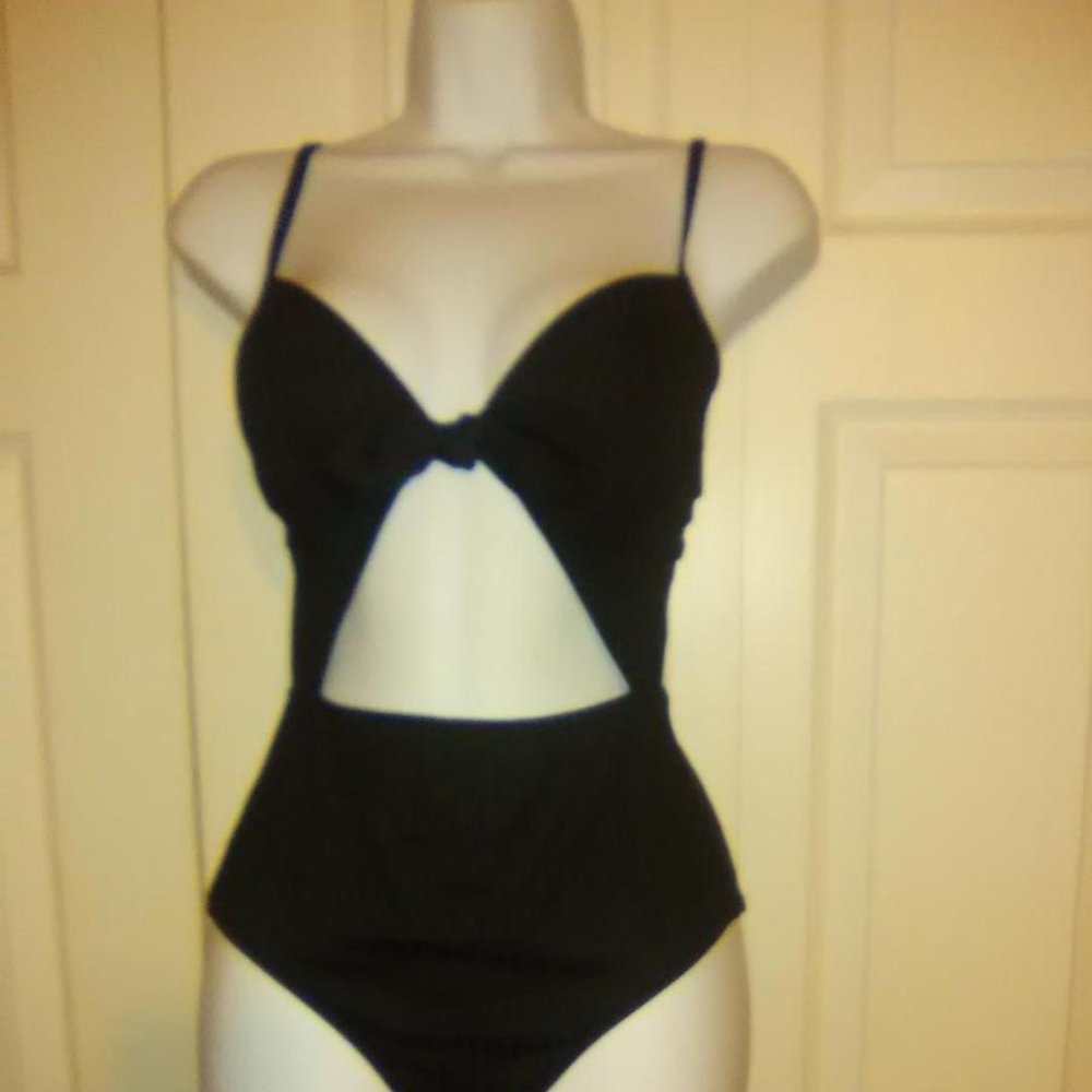 SHADE AND SHORE Women's Black One Piece Swimwear